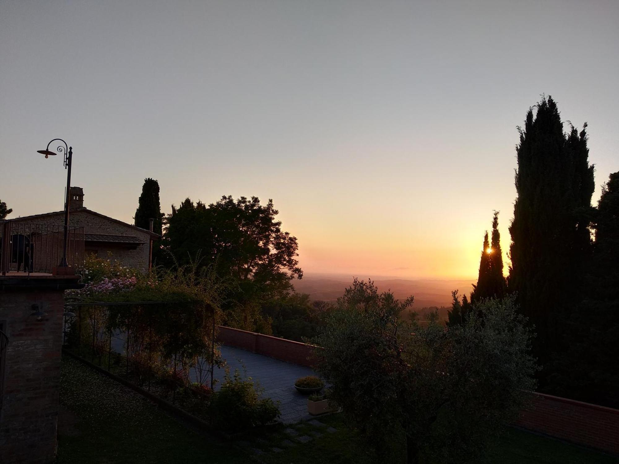 Agriturismo Le Case Di San Vivaldo Монтайоне Экстерьер фото